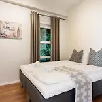Seafront With Parking And Self Check-in! برغن