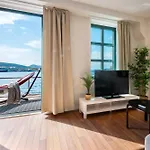 Seafront With Parking And Self Check-in! Apartmán *