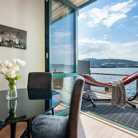 Seafront With Parking And Self Check-in! Bergen
